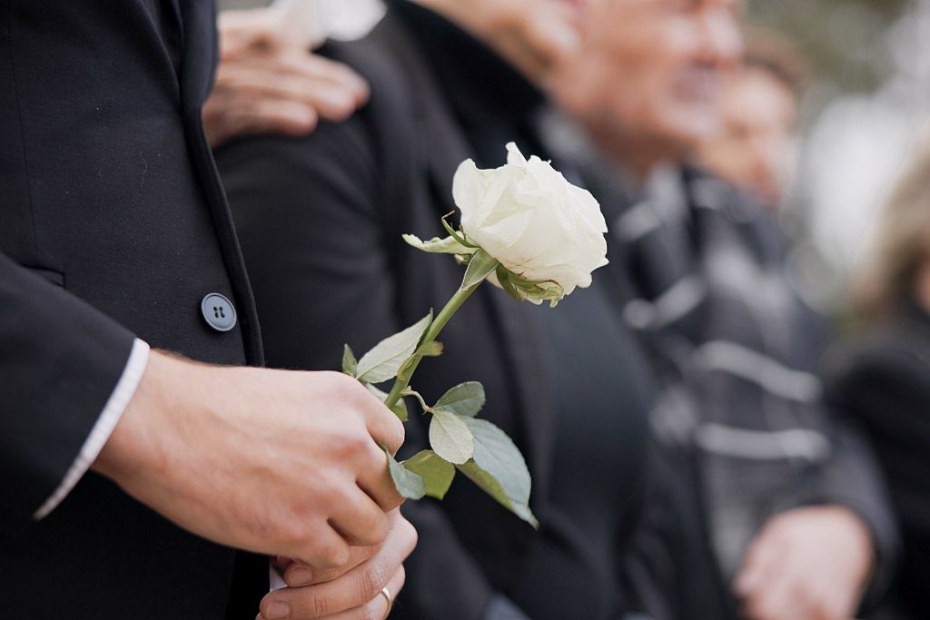 Jak poinformować krewnych i znajomych o śmierci bliskiej osoby?